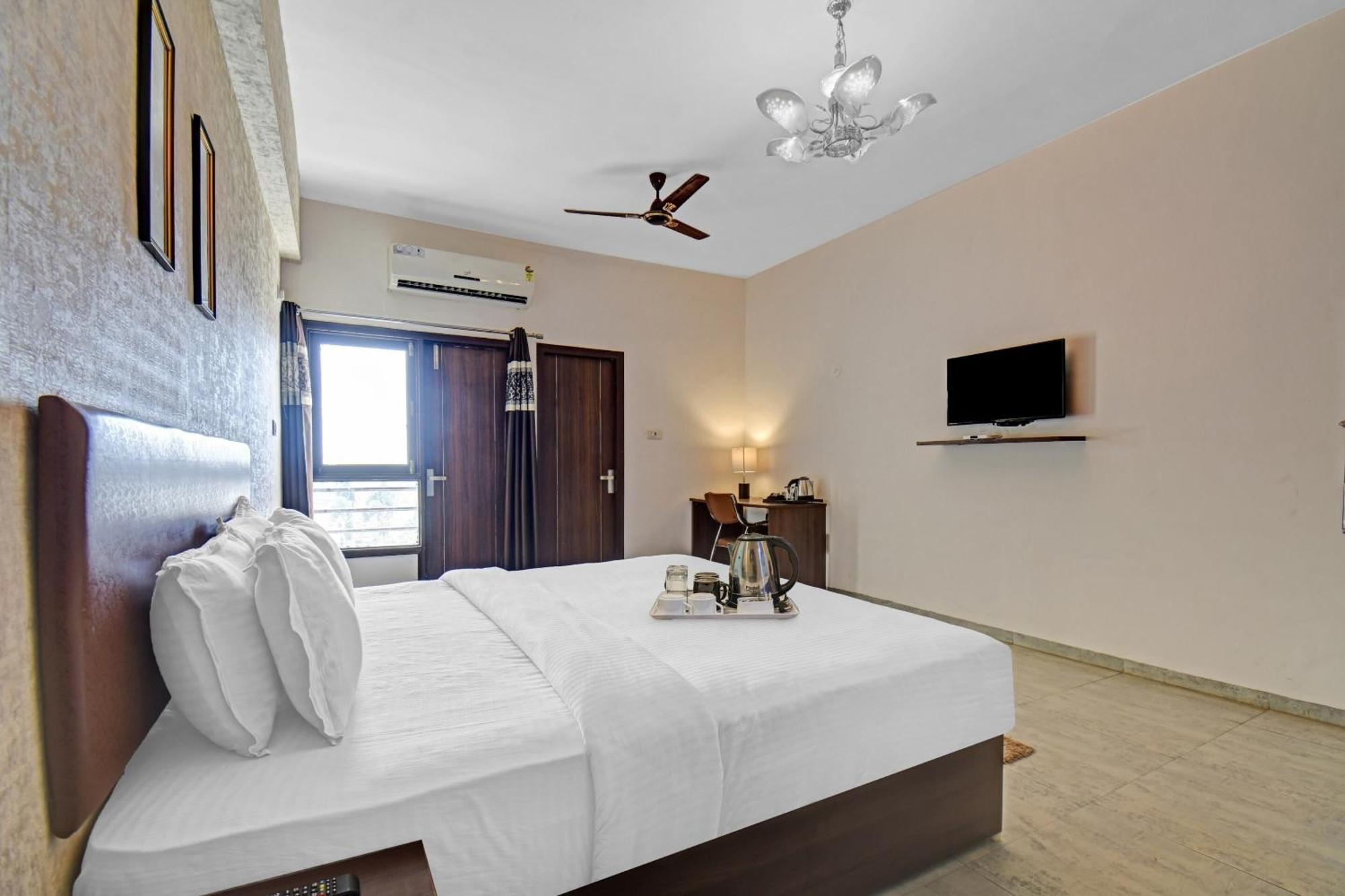Townhouse Classio Suites Shirdi Exterior photo