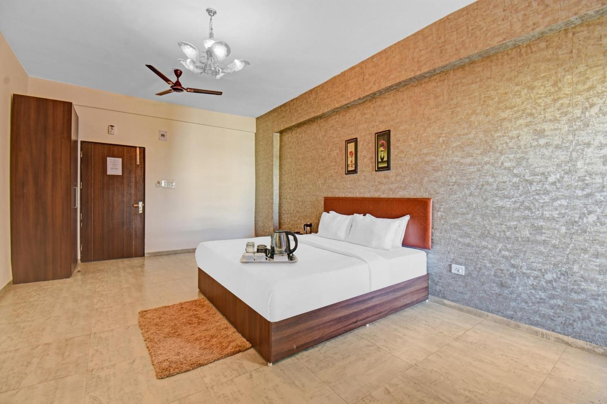 Townhouse Classio Suites Shirdi Exterior photo